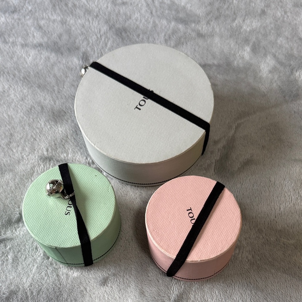 Round Tous Jewelry Boxes Set in grey, Pink, and Green